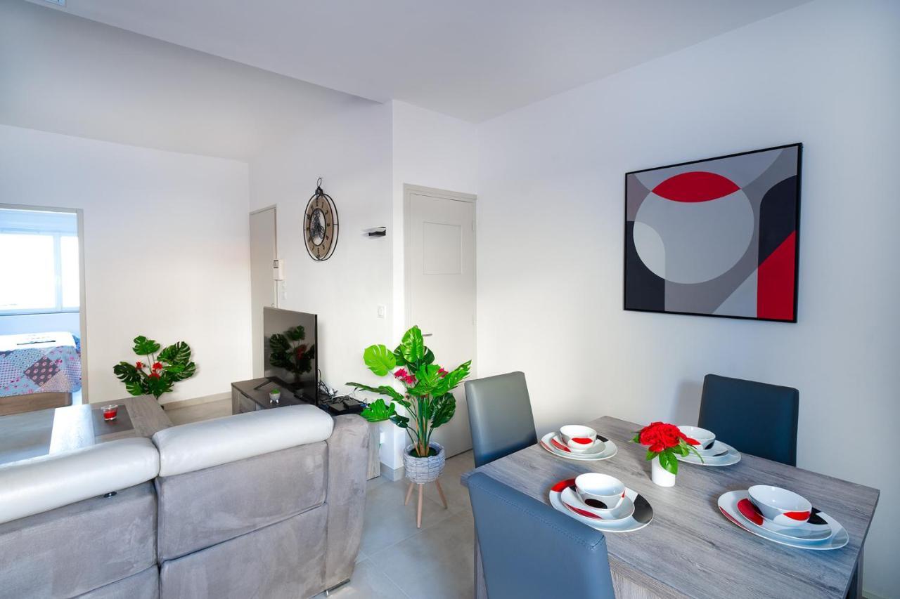 Superbe Appartement A 2 Pas Des Halles, Climatise, Terrasse, Garage Narbonne Kültér fotó