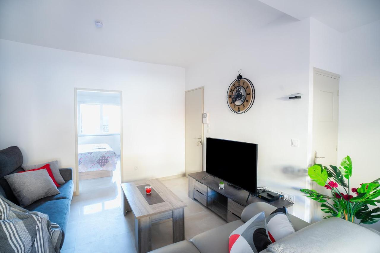 Superbe Appartement A 2 Pas Des Halles, Climatise, Terrasse, Garage Narbonne Kültér fotó