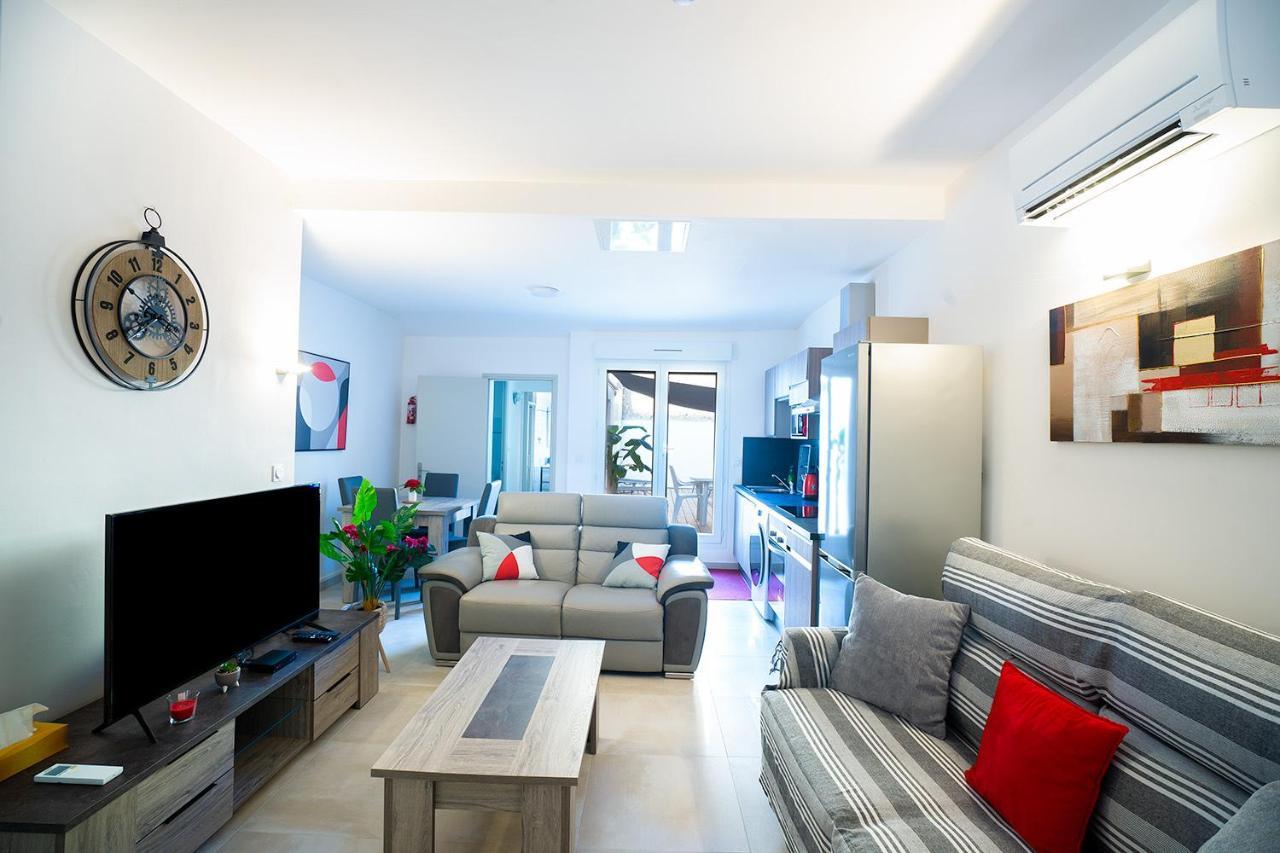 Superbe Appartement A 2 Pas Des Halles, Climatise, Terrasse, Garage Narbonne Kültér fotó